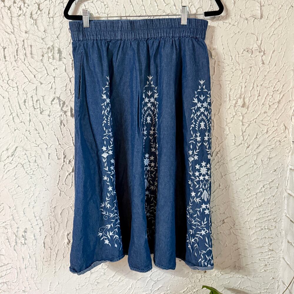 Vintage Embroidered Chambray Skirt Women’s Blue Cotton Midi Skirt Cottagecore